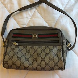 AUTHENTIC GUCCI Crossbody Handbag 👜